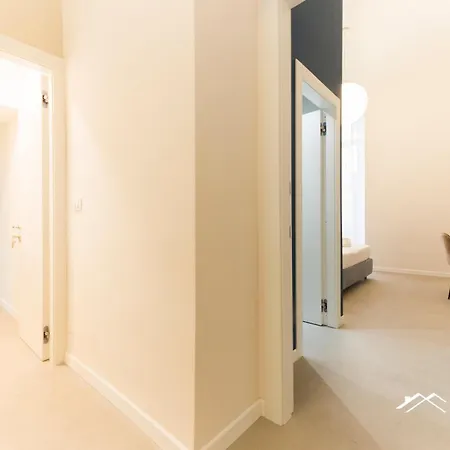 Aquarium 1'| 3br| A/c|parking| Center By Tilo דירה